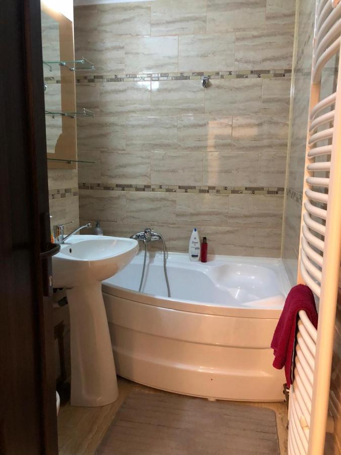 Apartament Modern Targoviste In Regim Hotelier Eksteriør billede